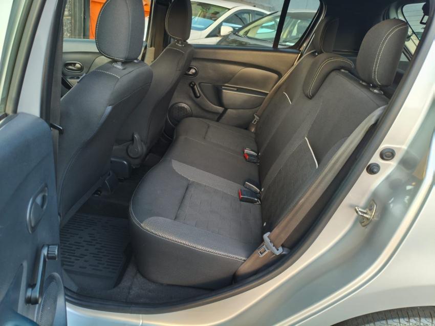 RENAULT Sandero - Foto