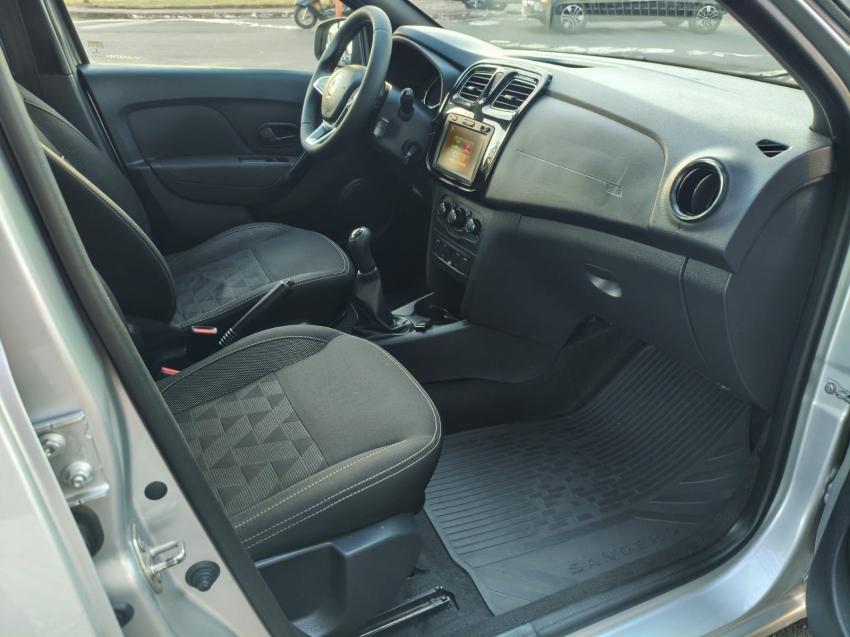 RENAULT Sandero - Foto