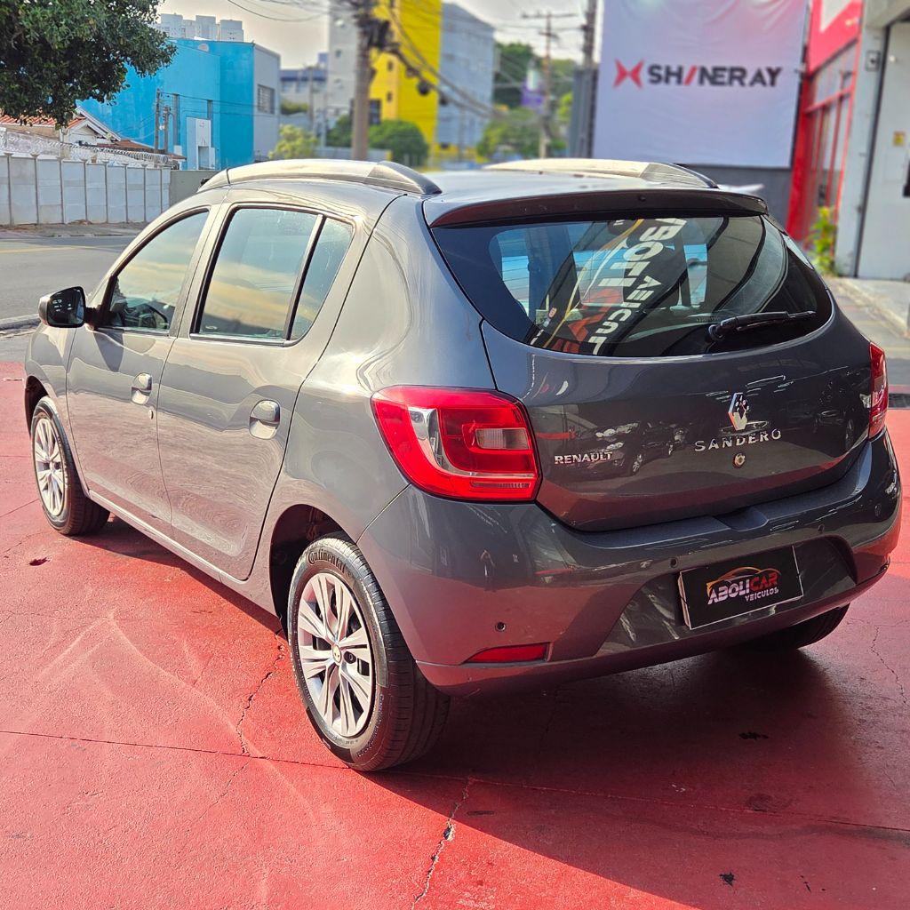 RENAULT Sandero - Foto