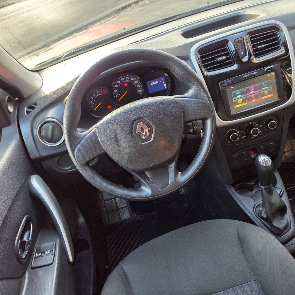 RENAULT Sandero - Foto