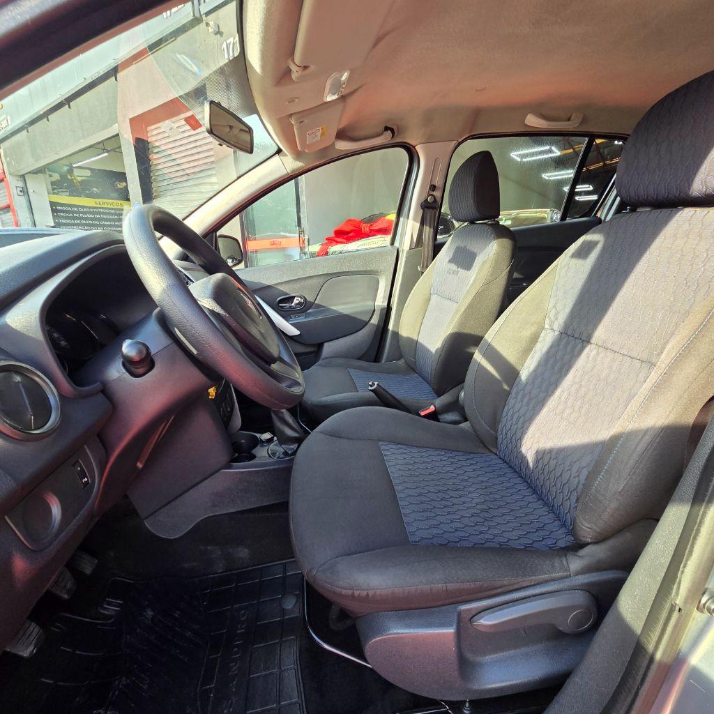 RENAULT Sandero - Foto