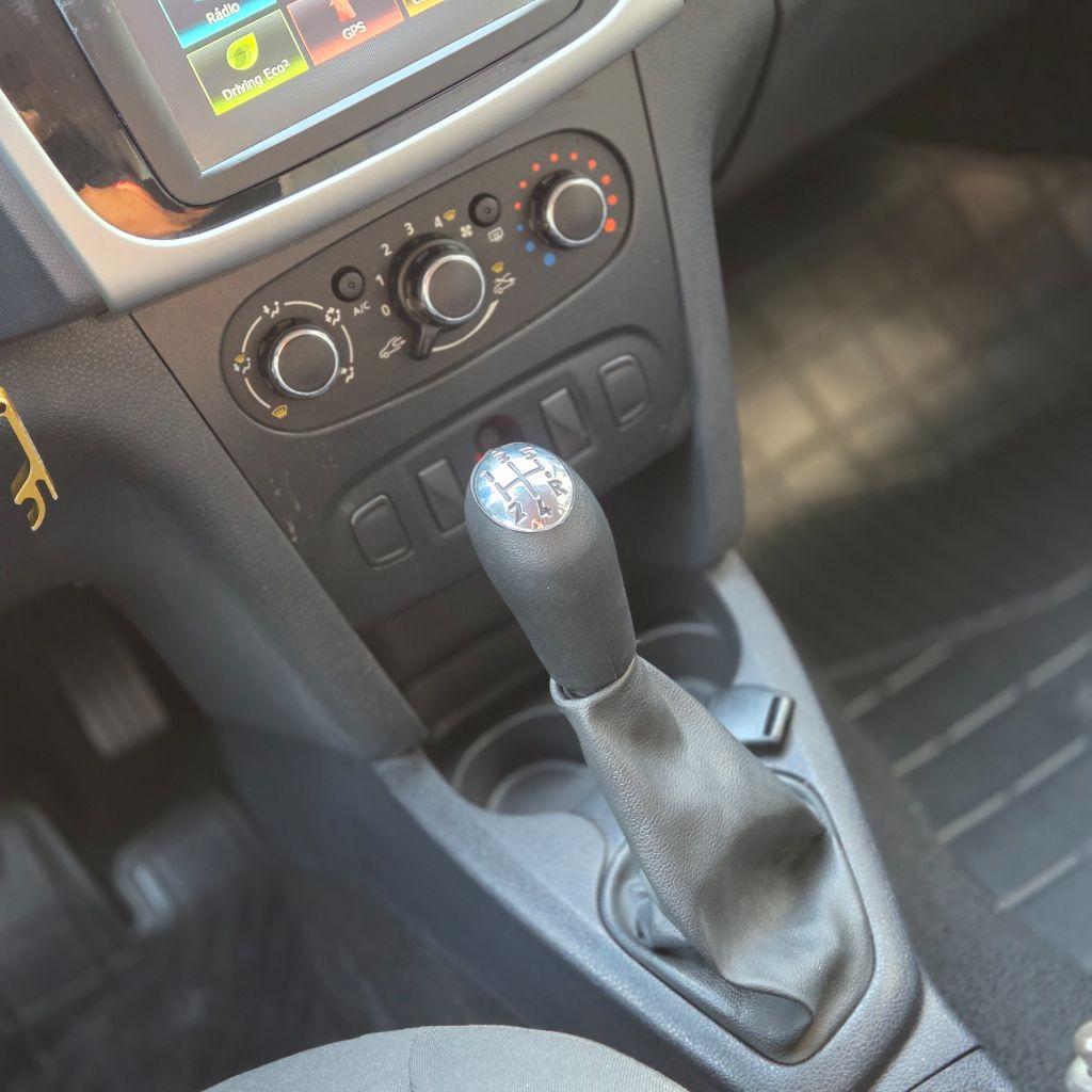 RENAULT Sandero - Foto