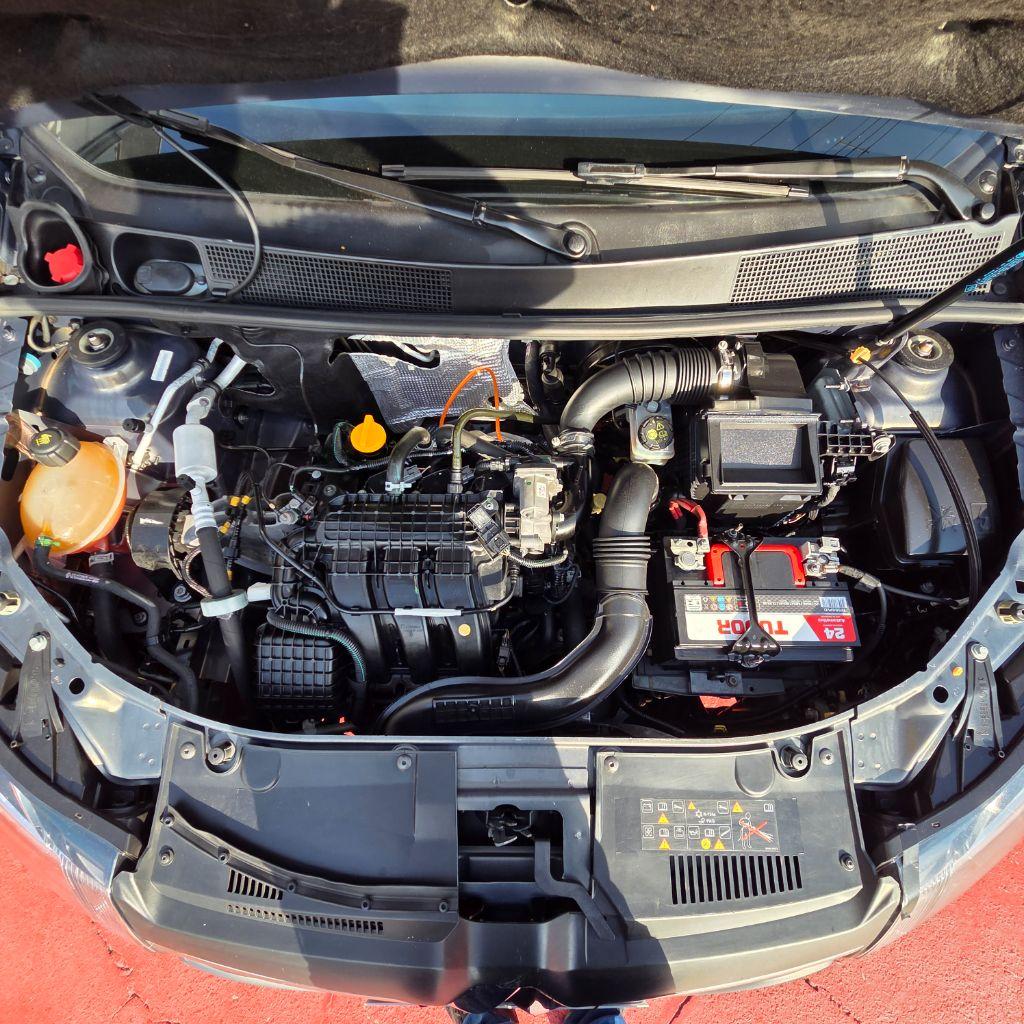 RENAULT Sandero - Foto