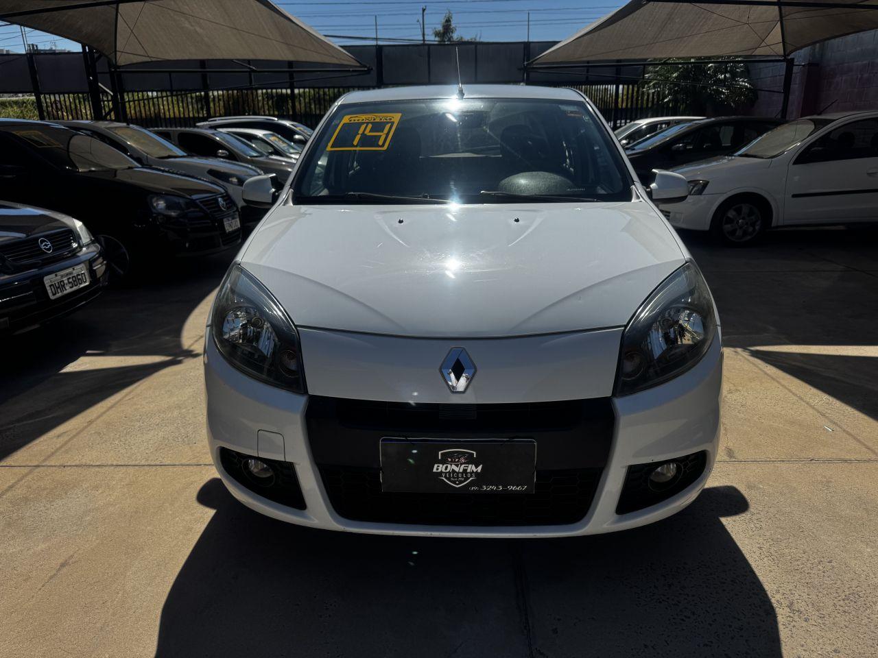RENAULT Sandero - Foto