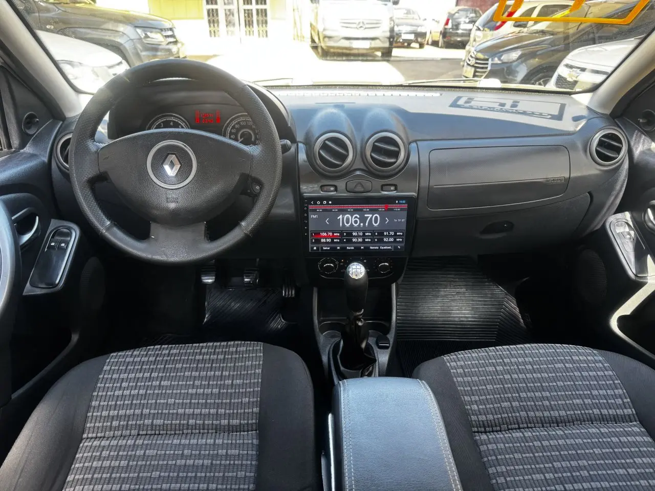 RENAULT Sandero - Foto