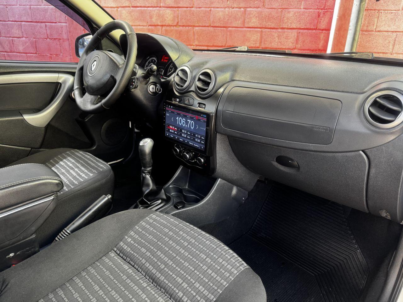 RENAULT Sandero - Foto