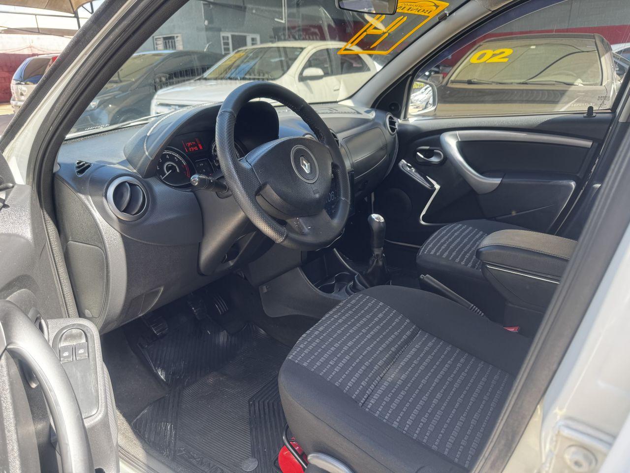 RENAULT Sandero - Foto