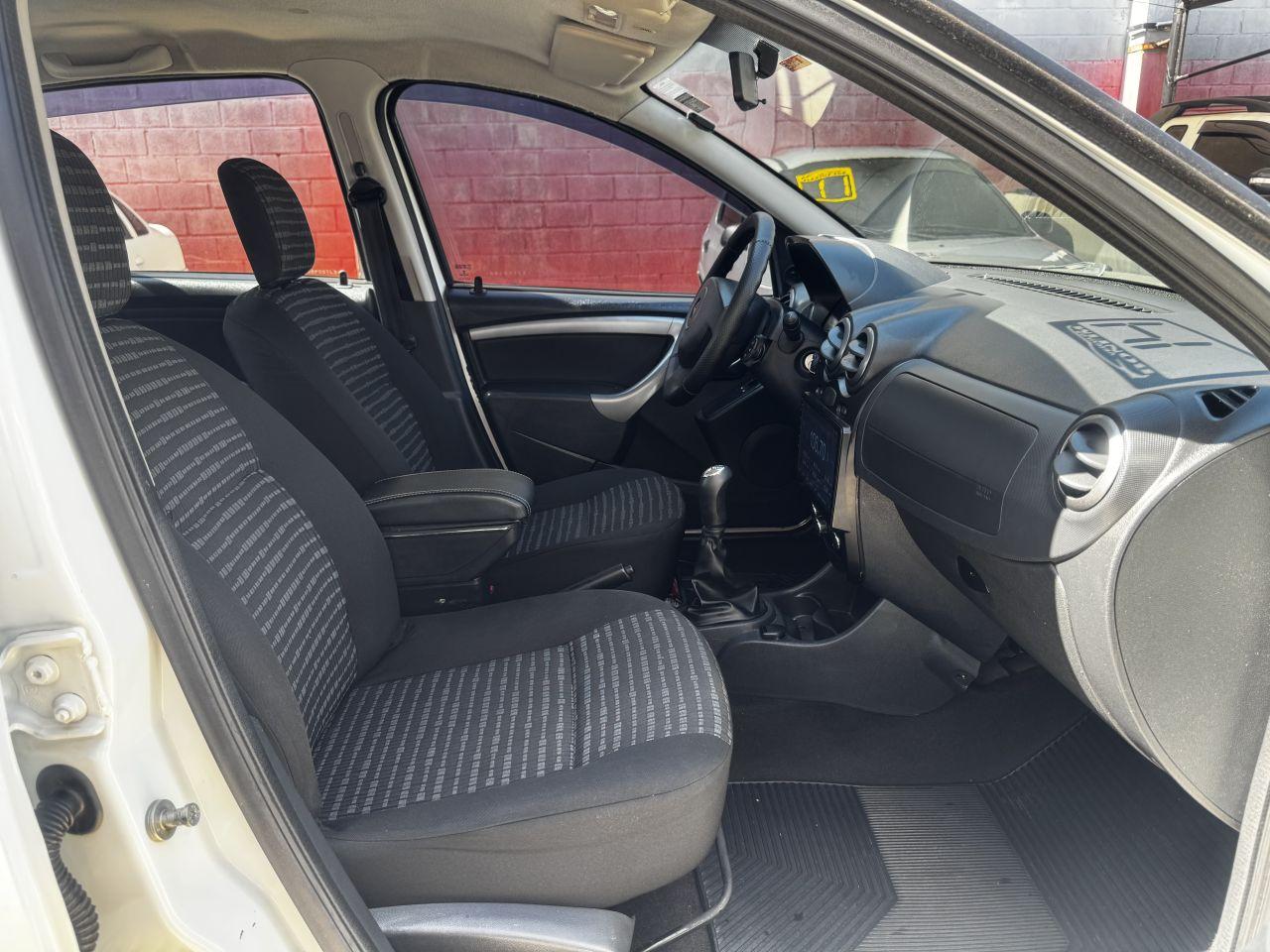 RENAULT Sandero - Foto