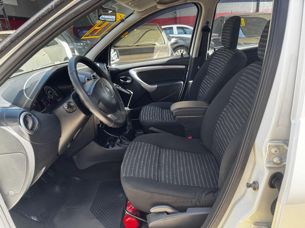 RENAULT Sandero - Foto