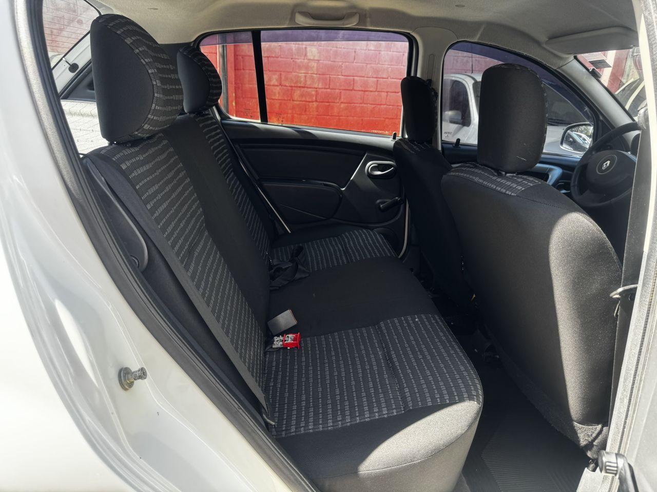 RENAULT Sandero - Foto