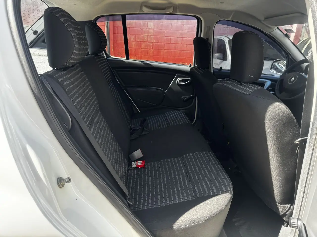 RENAULT Sandero - Foto