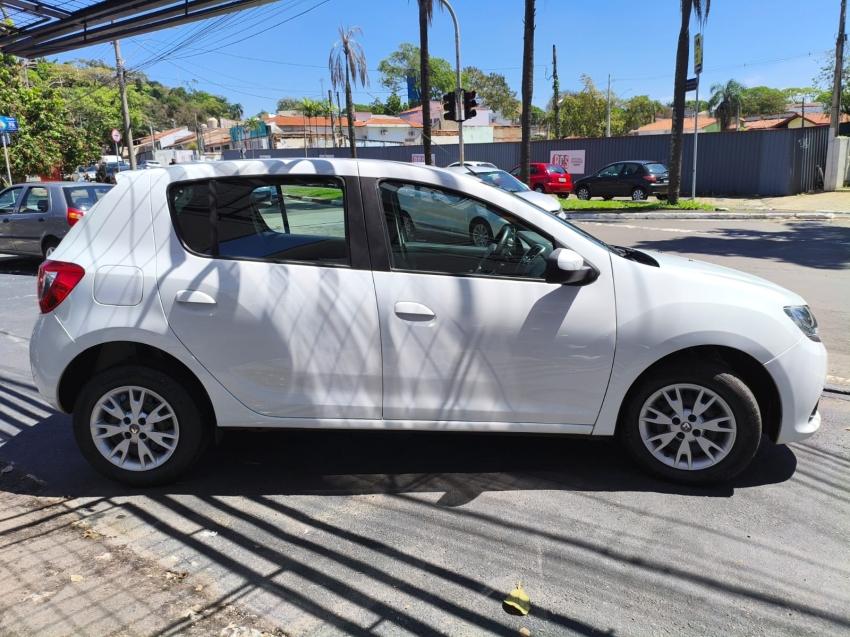 RENAULT Sandero - Foto