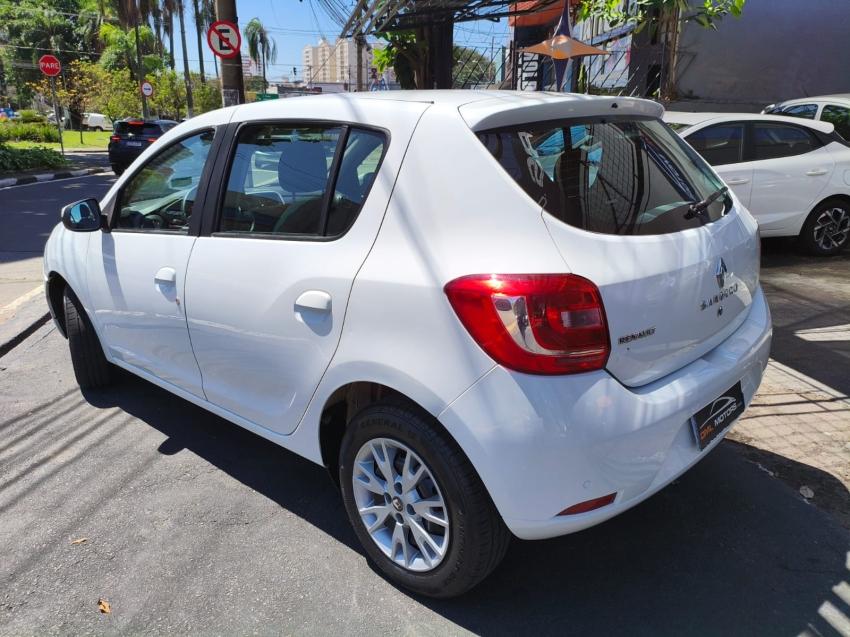 RENAULT Sandero - Foto