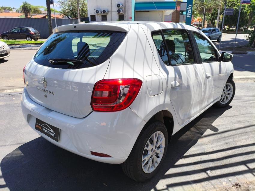 RENAULT Sandero - Foto