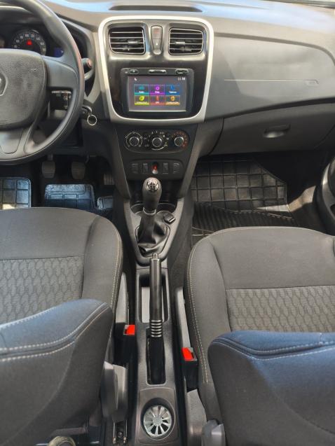 RENAULT Sandero - Foto