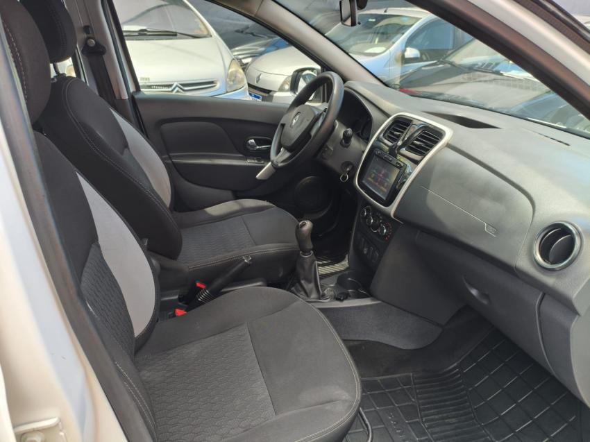 RENAULT Sandero - Foto