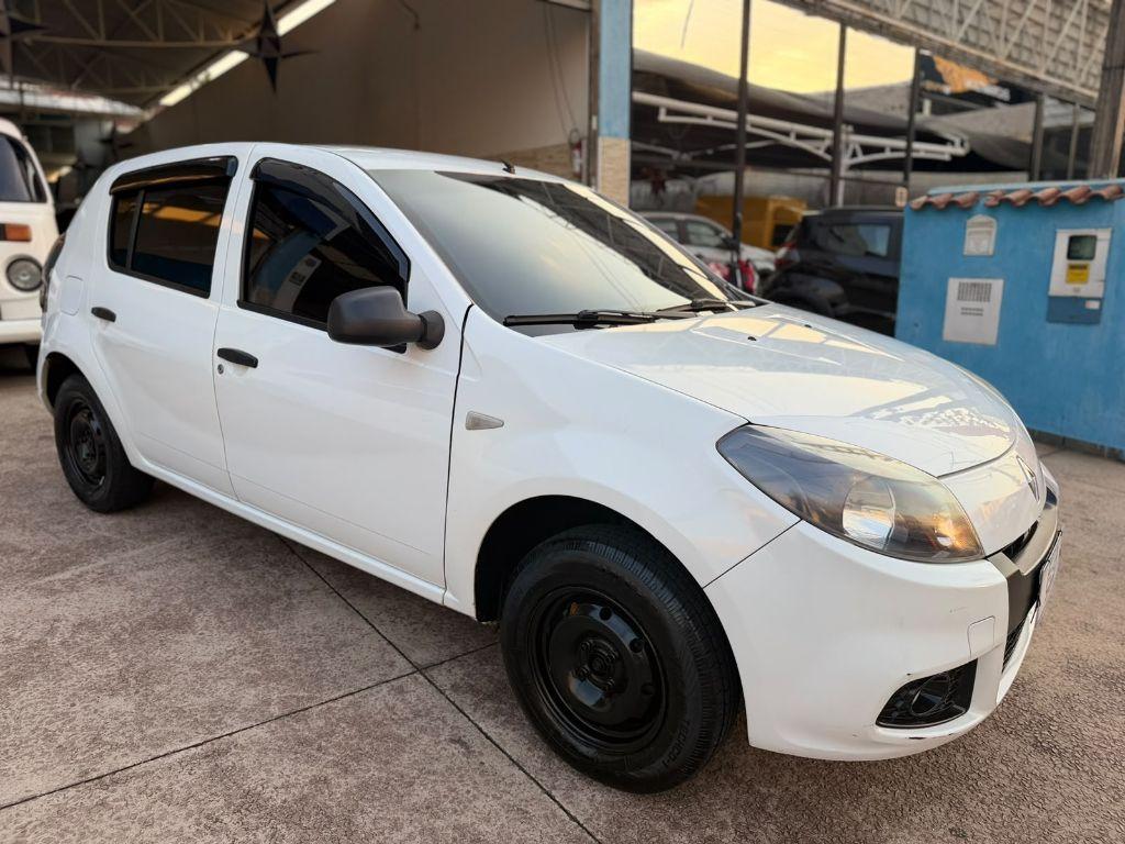 RENAULT Sandero - Foto