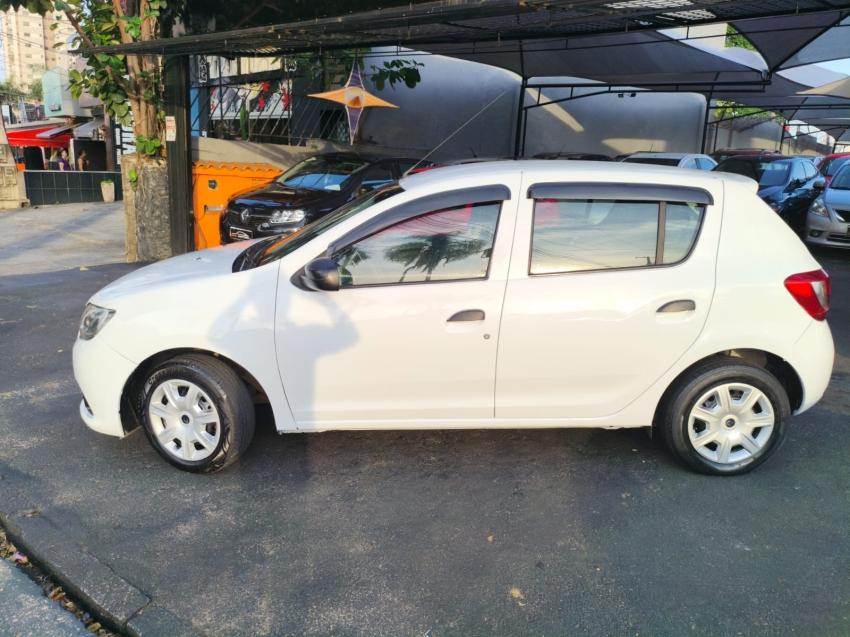 RENAULT Sandero - Foto