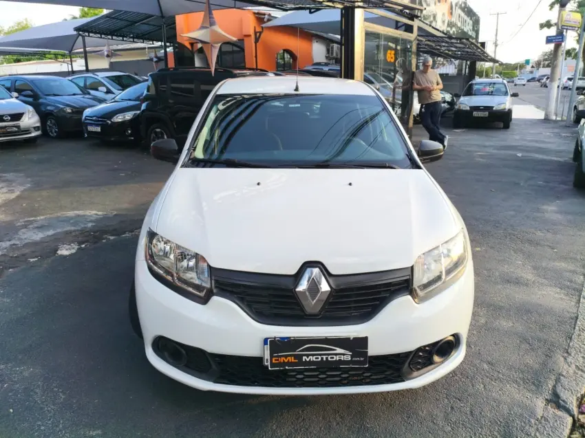RENAULT Sandero - Foto