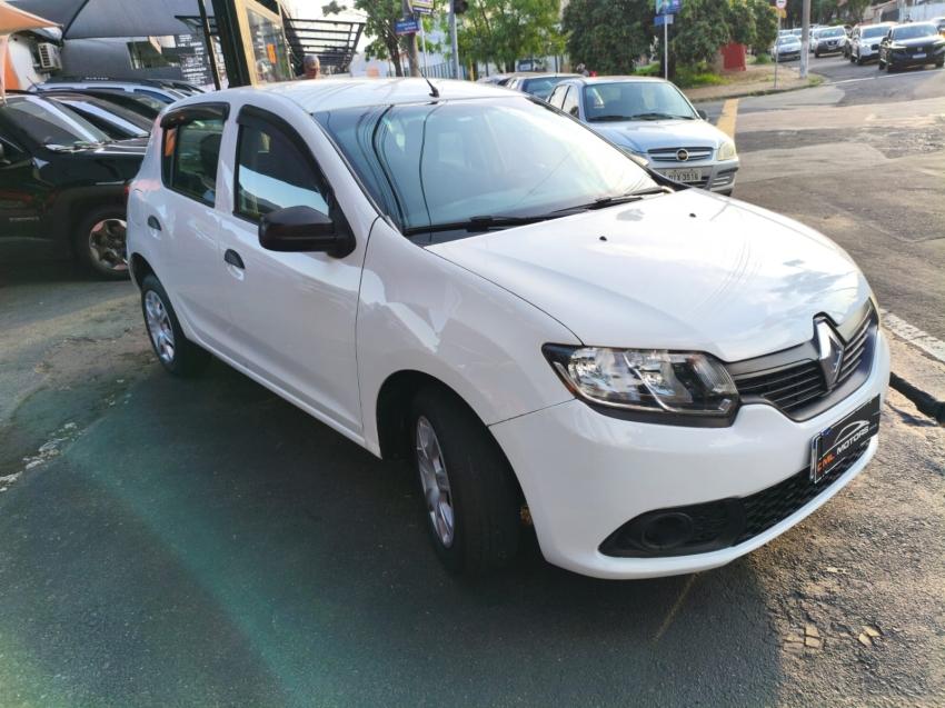 RENAULT Sandero - Foto