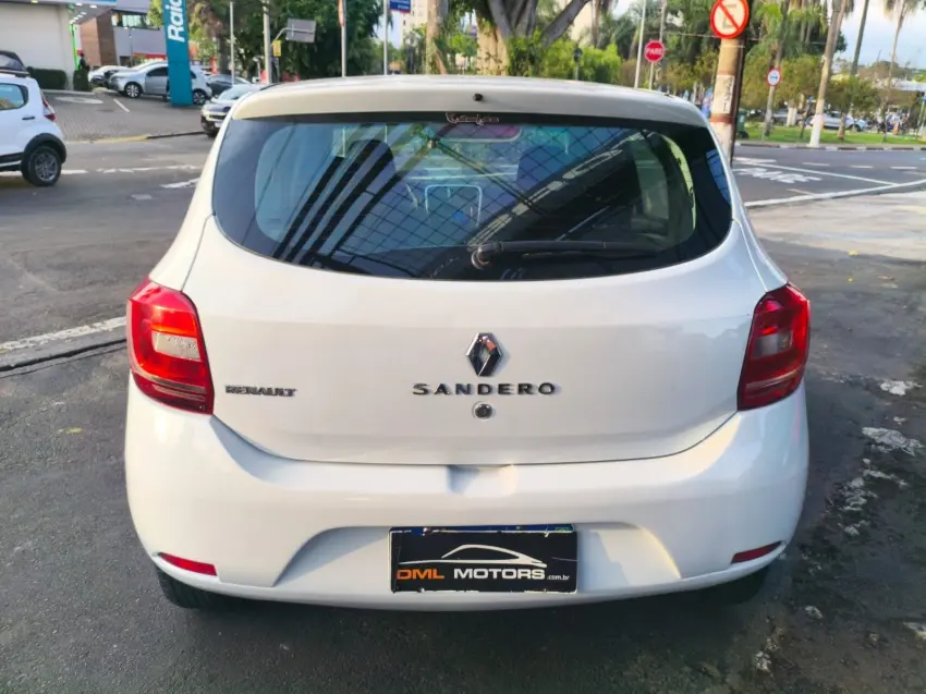 RENAULT Sandero - Foto