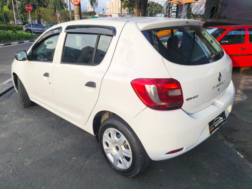 RENAULT Sandero - Foto