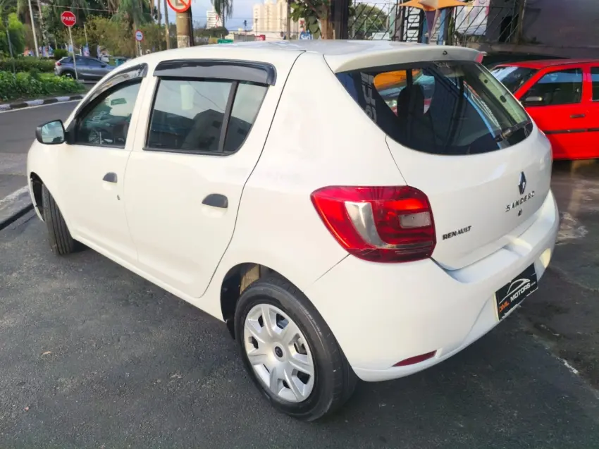 RENAULT Sandero - Foto