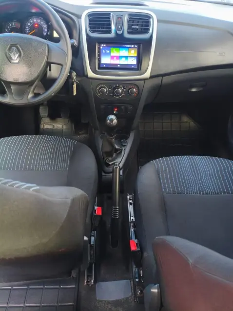 RENAULT Sandero - Foto