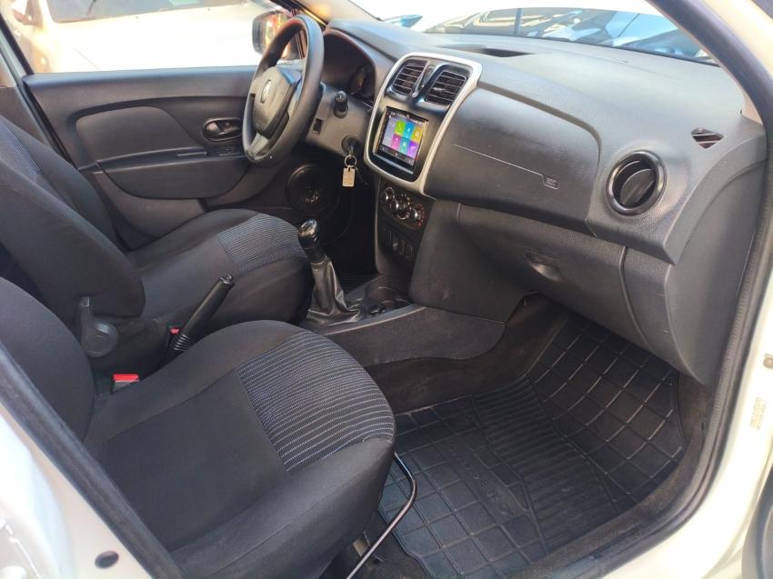 RENAULT Sandero - Foto