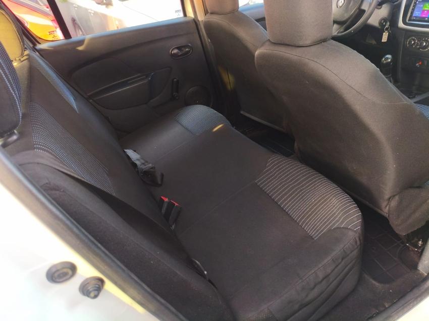 RENAULT Sandero - Foto