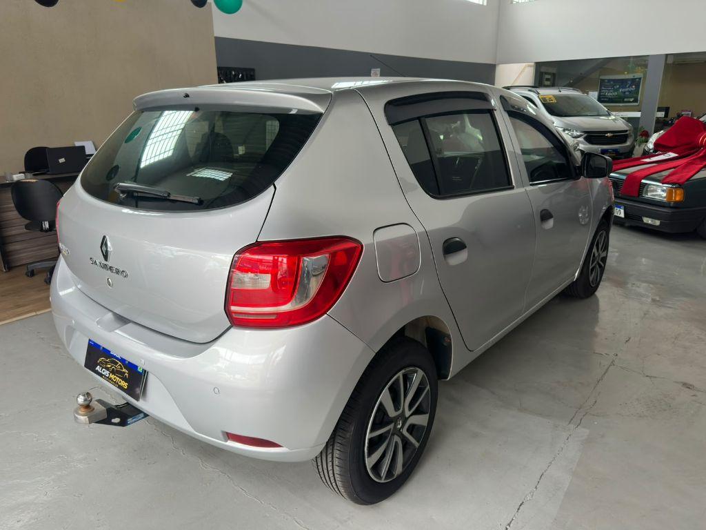 RENAULT Sandero - Foto