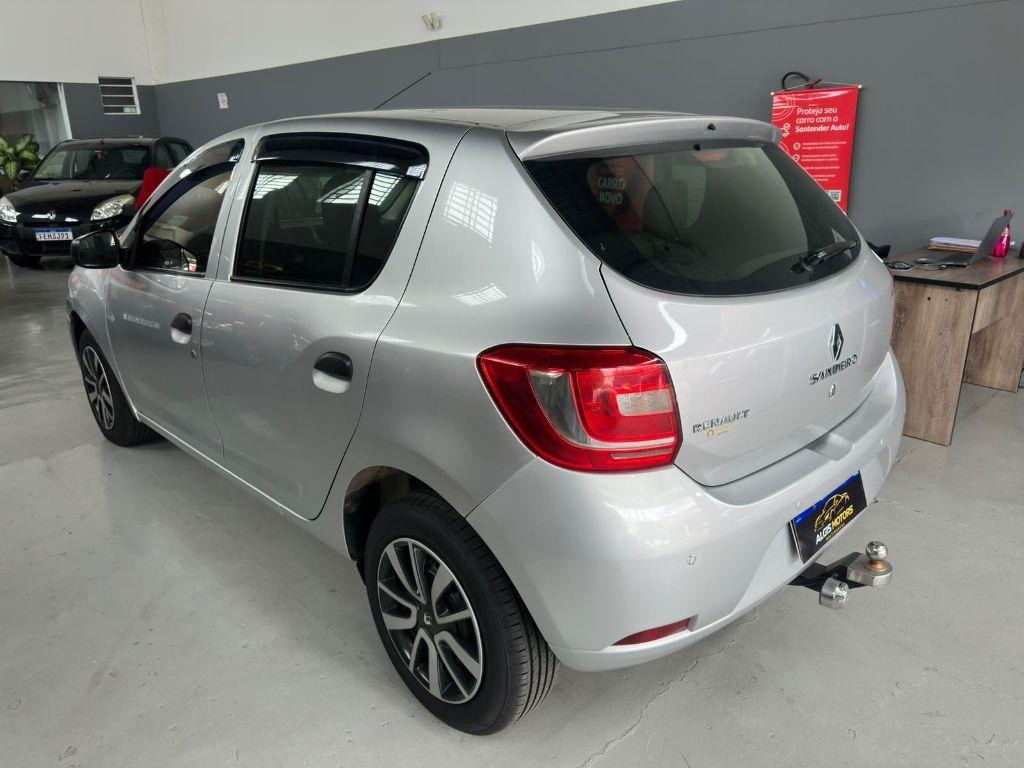 RENAULT Sandero - Foto