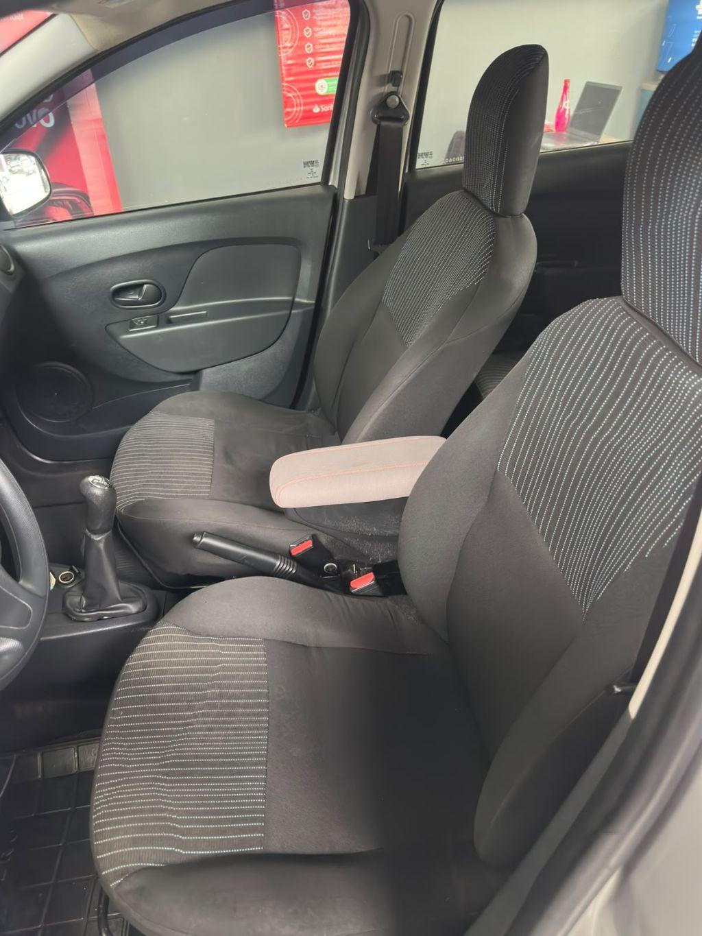 RENAULT Sandero - Foto