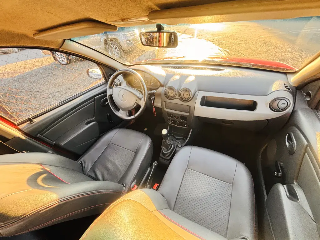 RENAULT Sandero - Foto