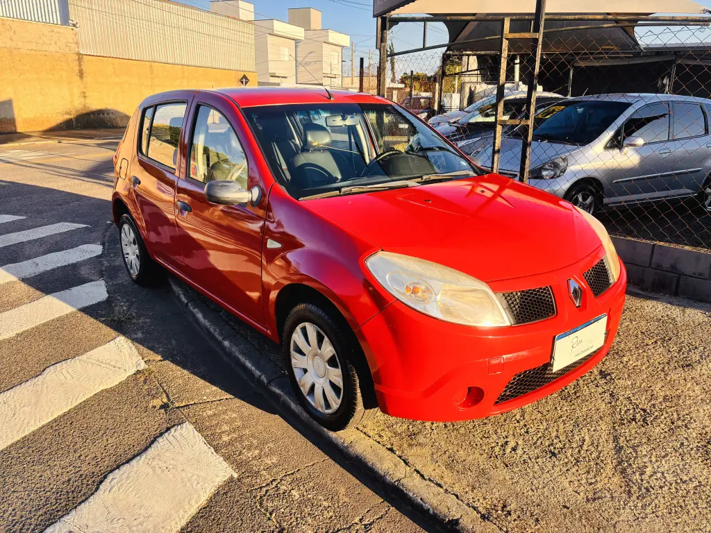 RENAULT Sandero - Foto