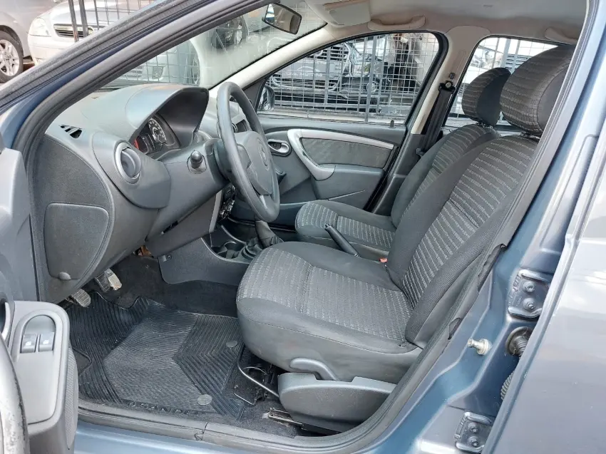 RENAULT Sandero - Foto