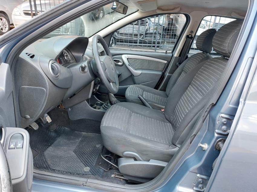 RENAULT Sandero - Foto