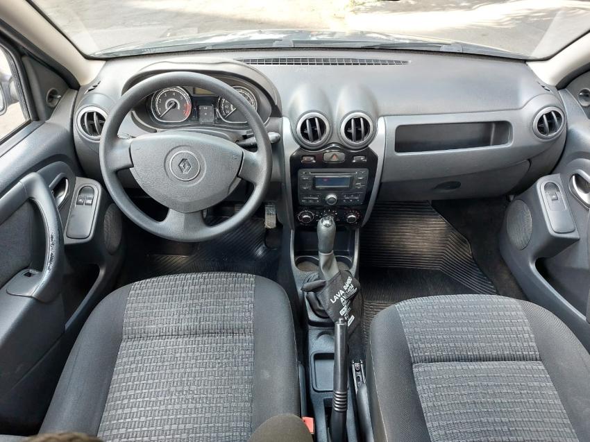 RENAULT Sandero - Foto