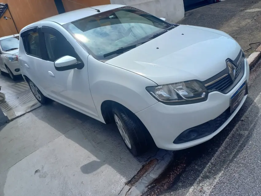 RENAULT Sandero - Foto