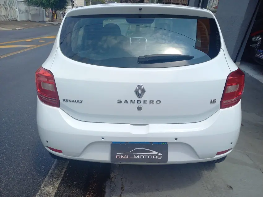 RENAULT Sandero - Foto