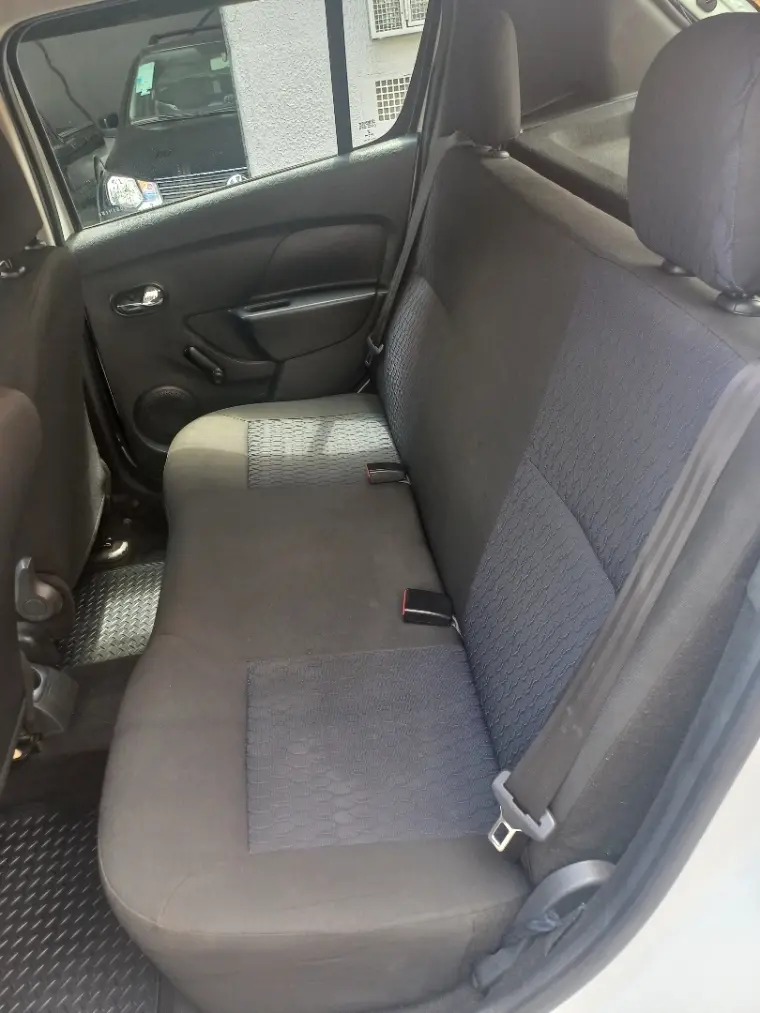 RENAULT Sandero - Foto