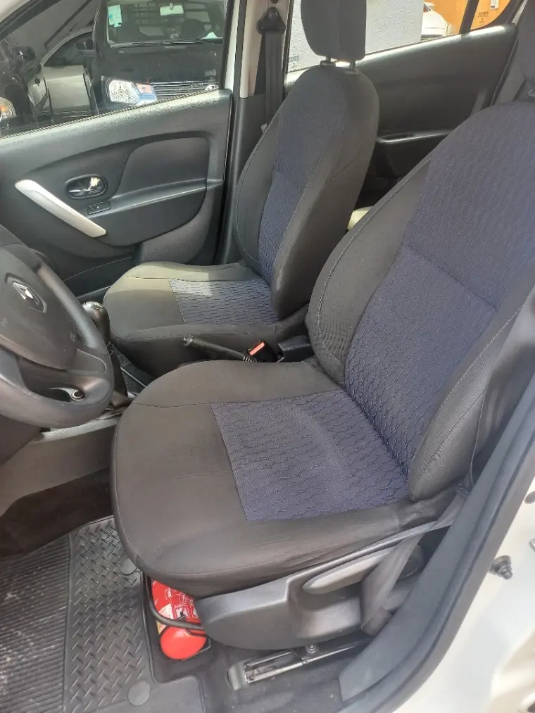 RENAULT Sandero - Foto