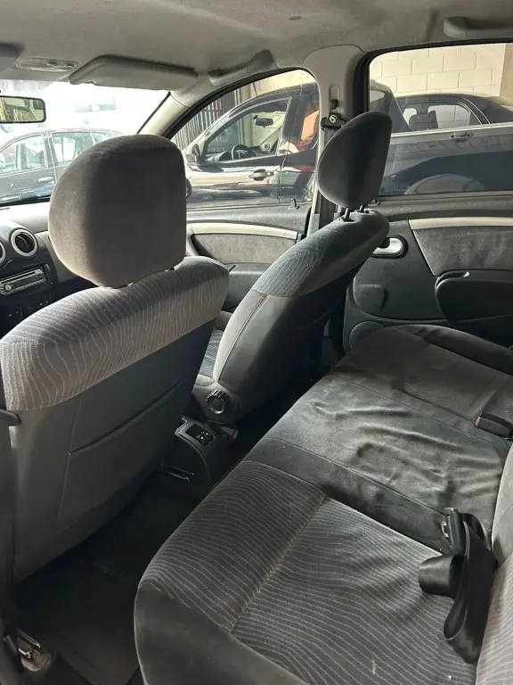 RENAULT Sandero - Foto