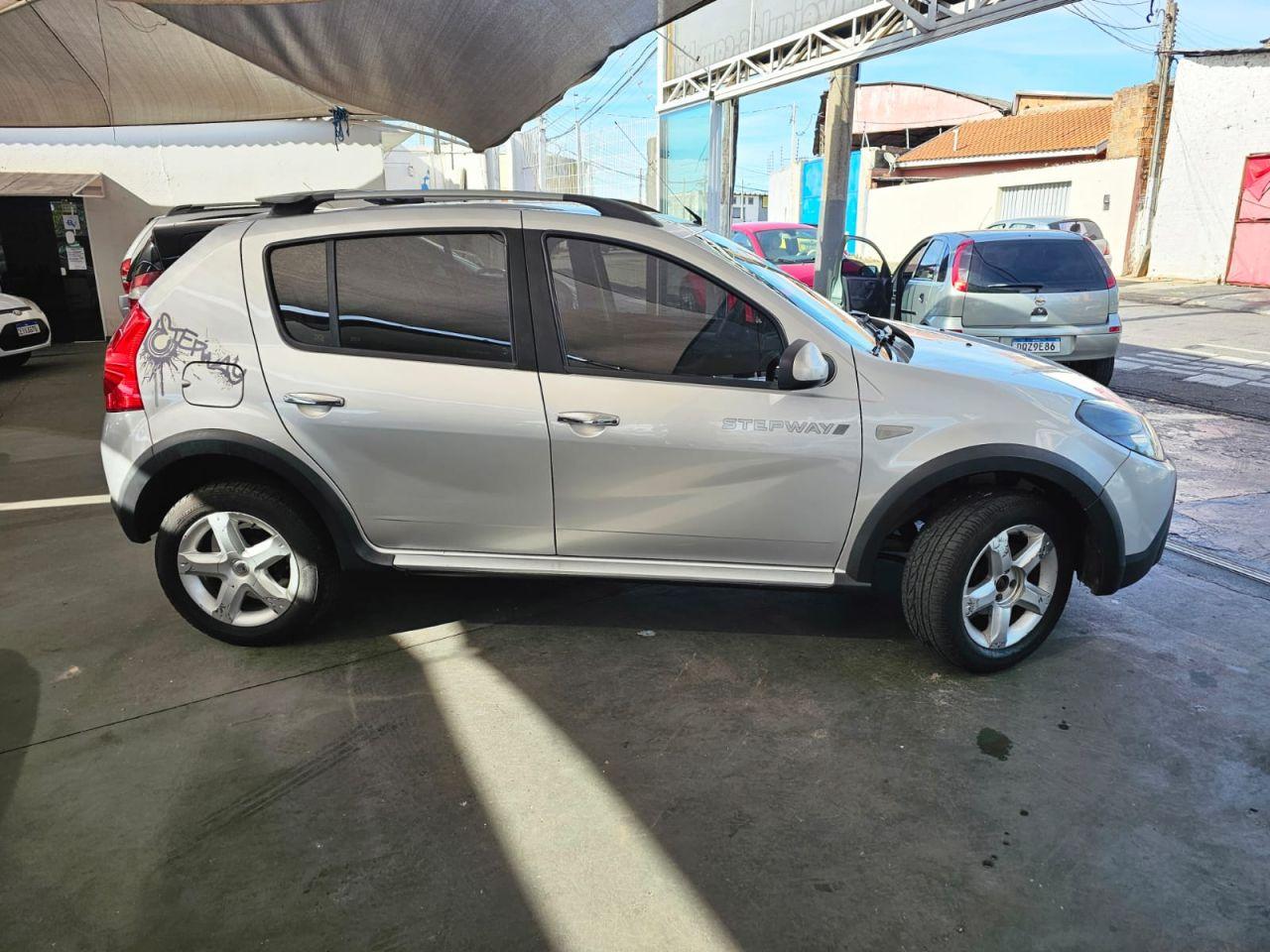 RENAULT Sandero - Foto