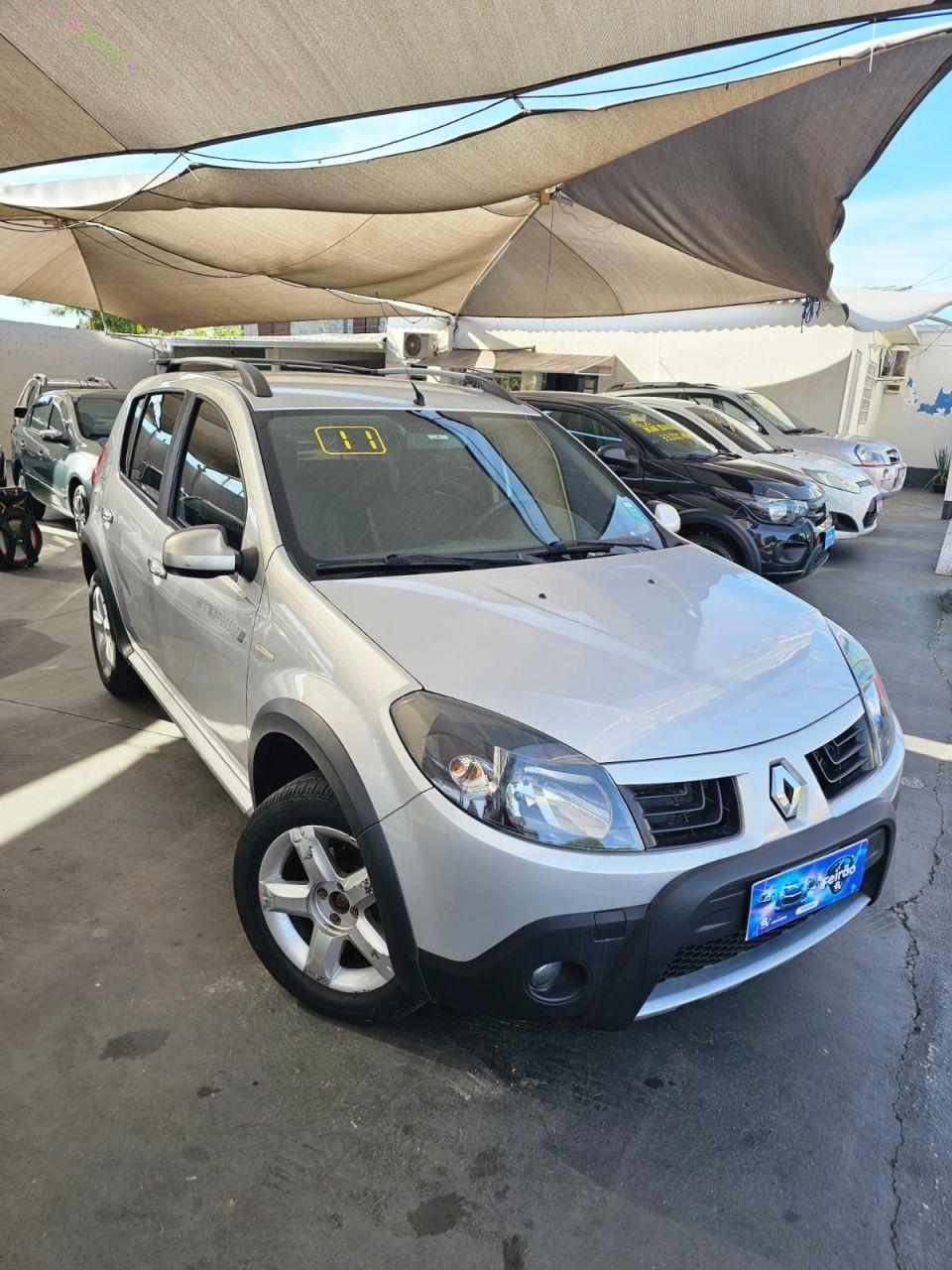 RENAULT Sandero - Foto