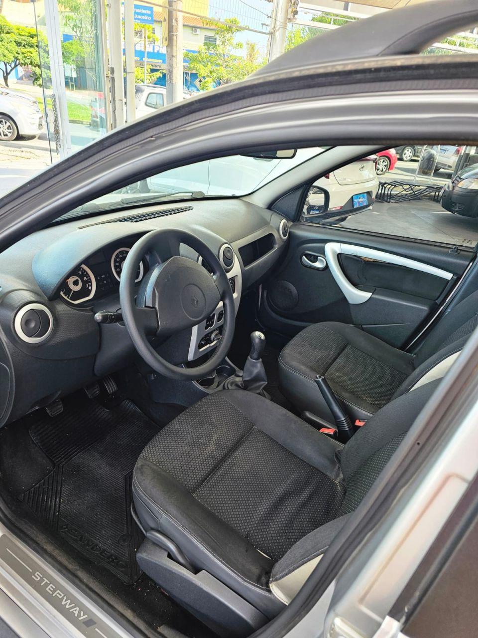 RENAULT Sandero - Foto