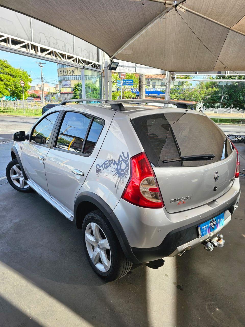 RENAULT Sandero - Foto