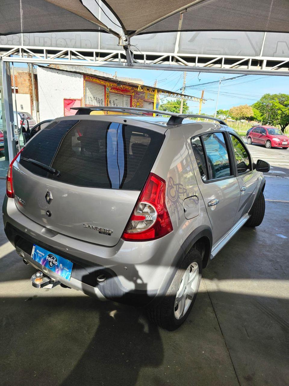 RENAULT Sandero - Foto