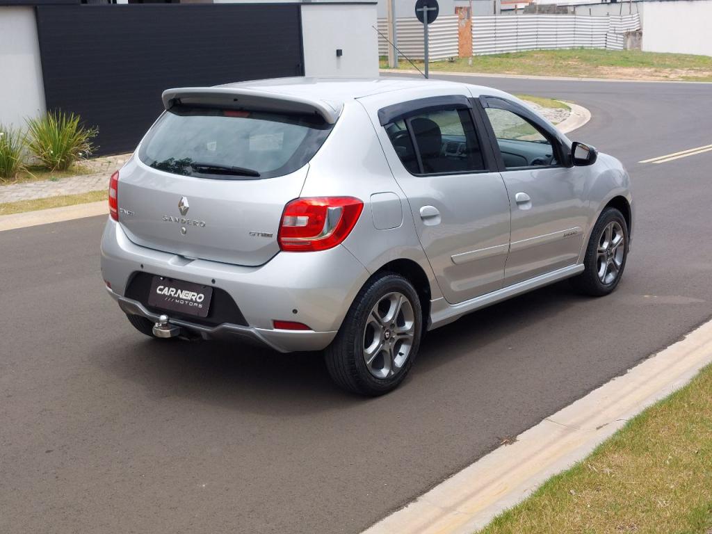 RENAULT Sandero - Foto
