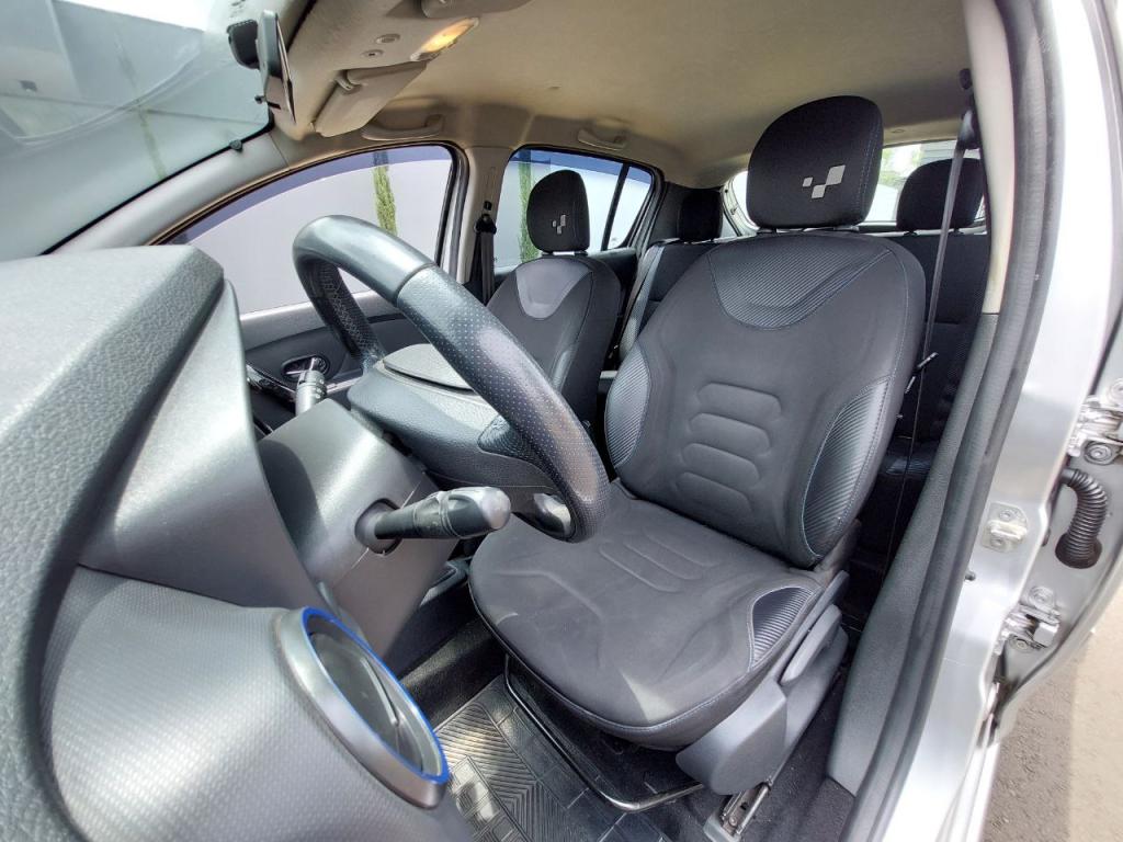 RENAULT Sandero - Foto